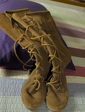Minnetonka Chestnut Suede Fringe Lace-Up Women's Boots